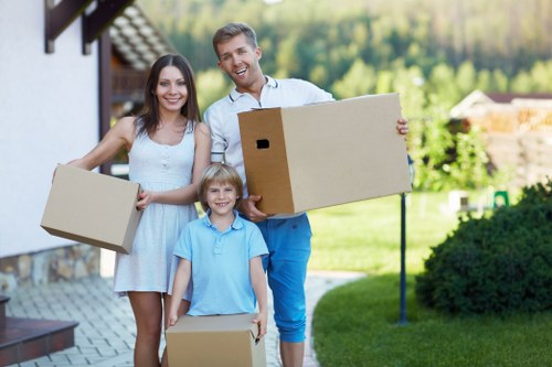 Packing and loading support for a flat move in London