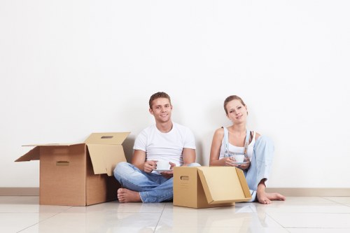 Packing and loading support for a flat move in London