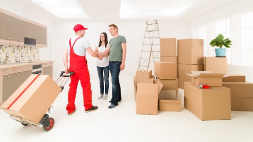 Residential removals in a London street with local access challenges